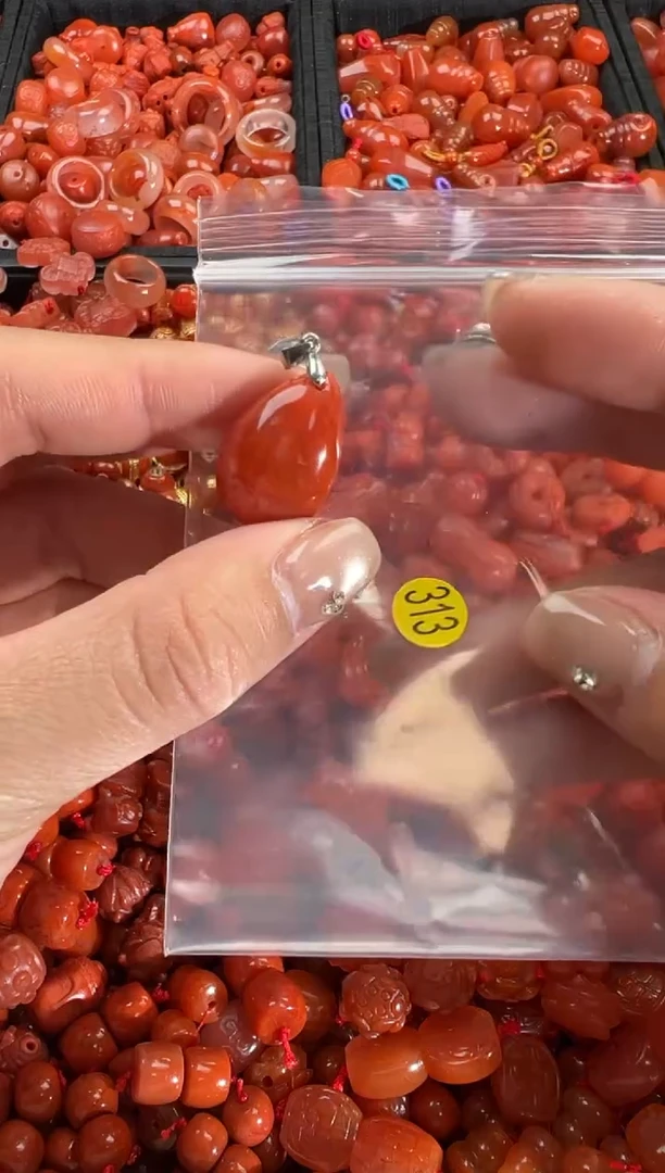 【闪购商品】南红玛瑙颈饰未镶嵌1