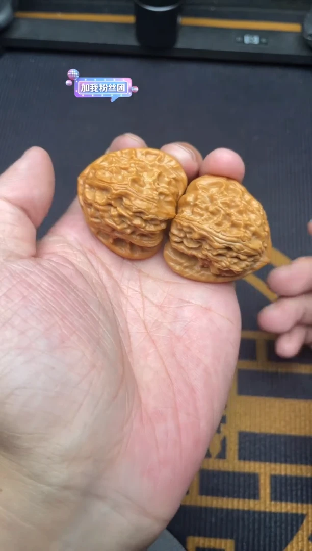文玩核桃吊坠白狮子39