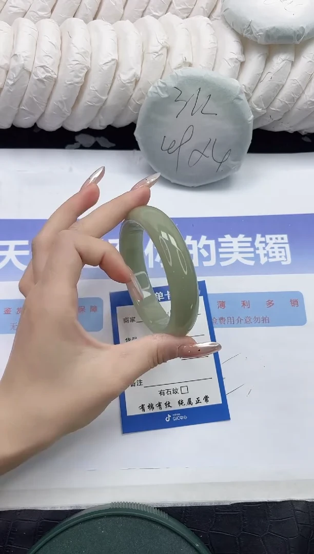 未镶嵌手镯石英质玉159-62.8