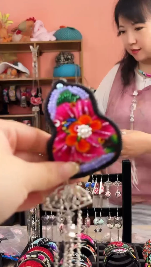 织绣爱**静艺枝独绣老绣饰品218