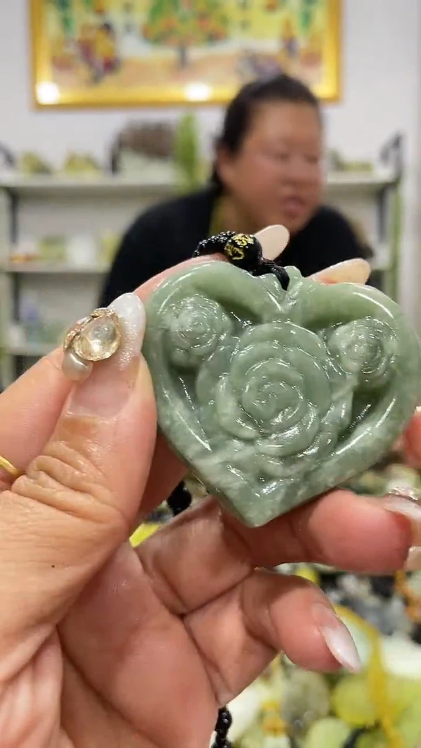 岫玉未镶嵌吊坠