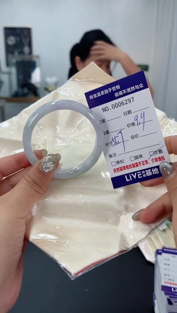 【闪购商品】翡翠手镯未镶嵌天然翡翠A货