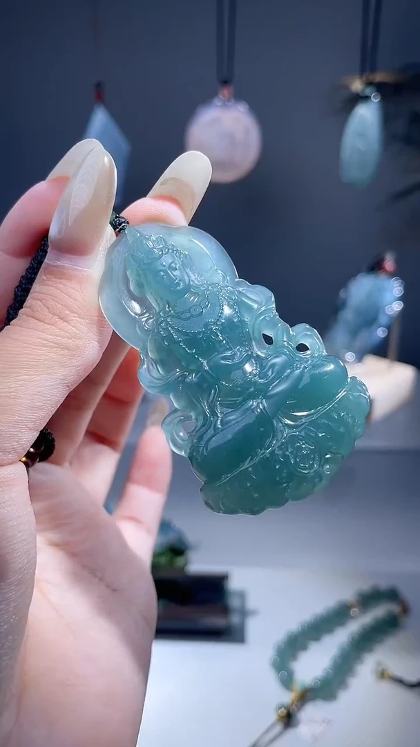 颈饰未镶嵌翡翠度母