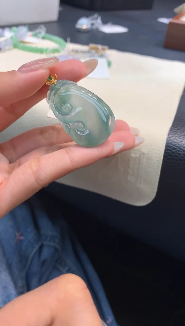 颈饰18K金镶嵌翡翠1