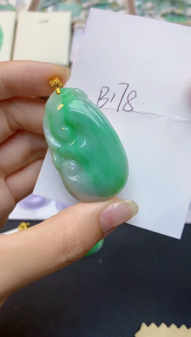 翡翠18K金镶嵌颈饰天然缅甸A货翡翠