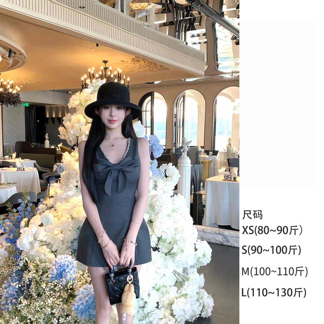 【娃娃秀场】气质性感法式V领露背无袖收腰连衣裙女小众高级氛围感