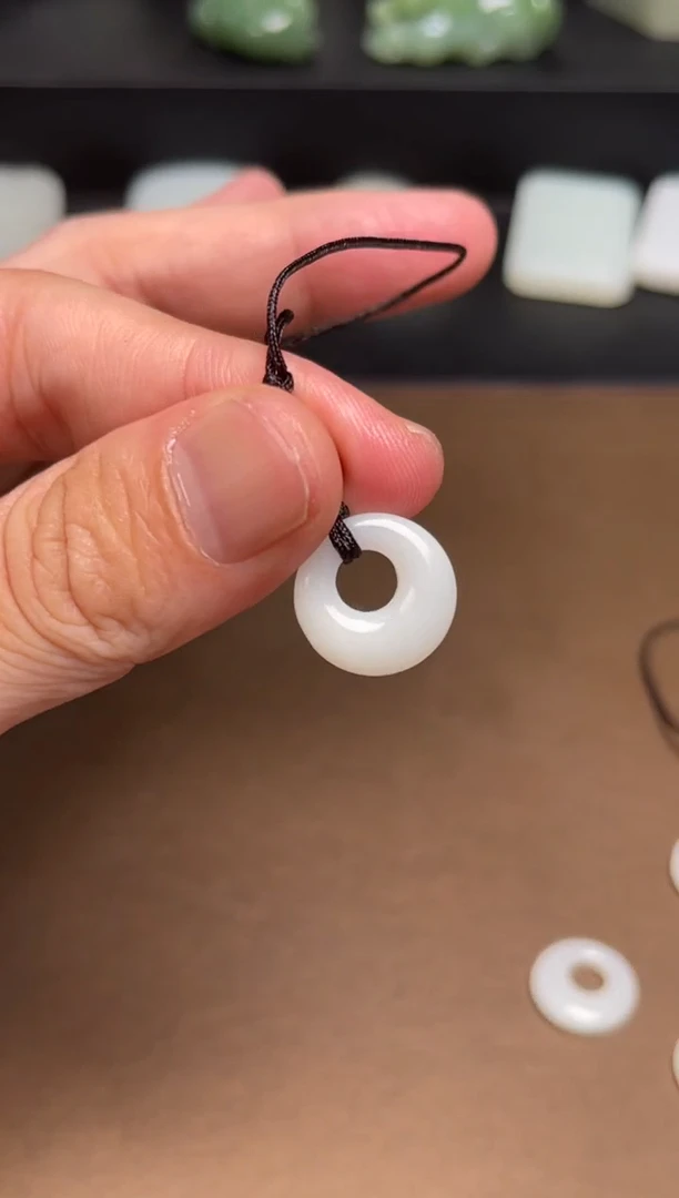 和田玉未镶嵌颈饰2