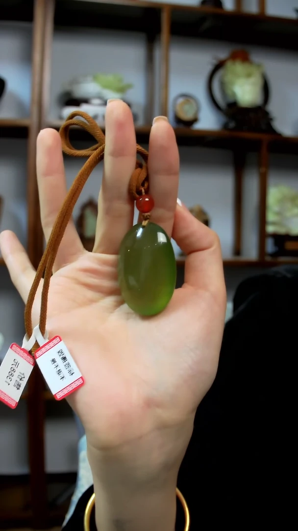 未镶嵌岫玉吊坠鸽子蛋