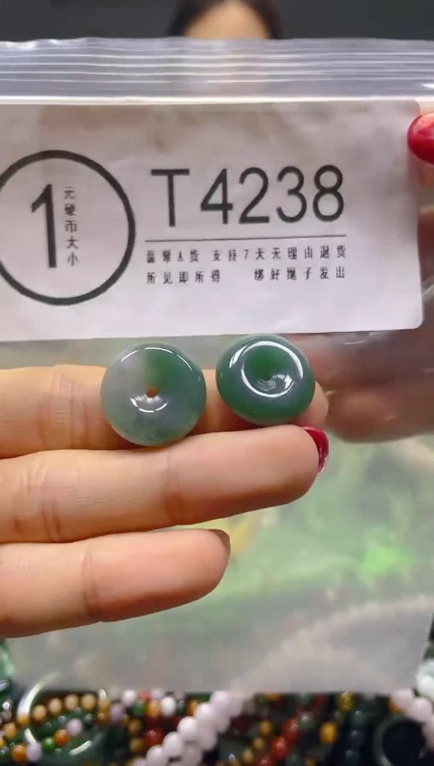 颈饰未镶嵌翡翠/T/翡翠A货，一件也是批发价