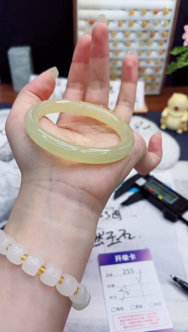 未镶嵌手镯石英质玉255-美人条晴水-圈口56