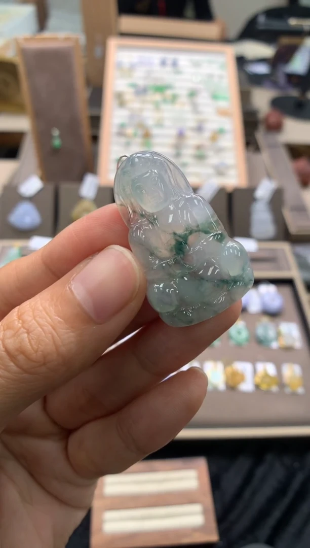 颈饰未镶嵌翡翠观音