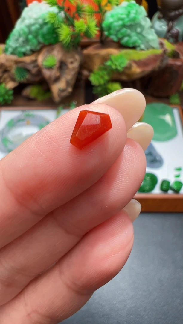 未镶嵌定制翡翠7.8*5.8*2.7切割面