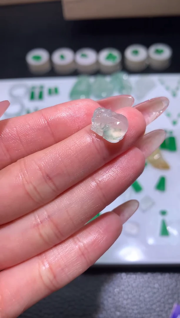 【闪购商品】定制翡翠未镶嵌貔貅