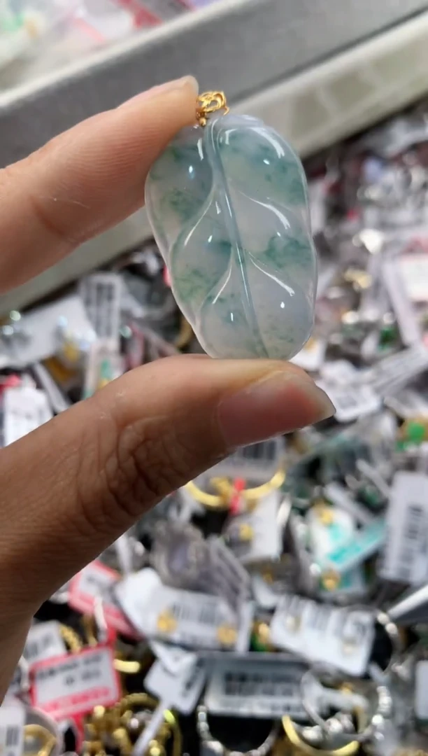 18K金镶嵌戒指翡翠555    9