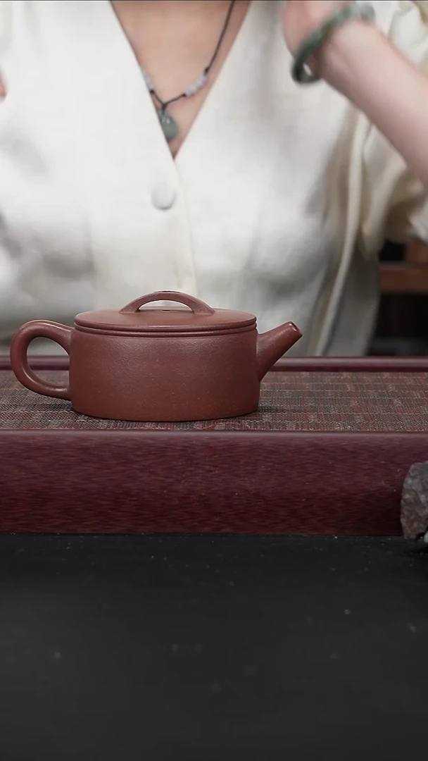 茶壶紫砂战旗底槽青 汉瓦