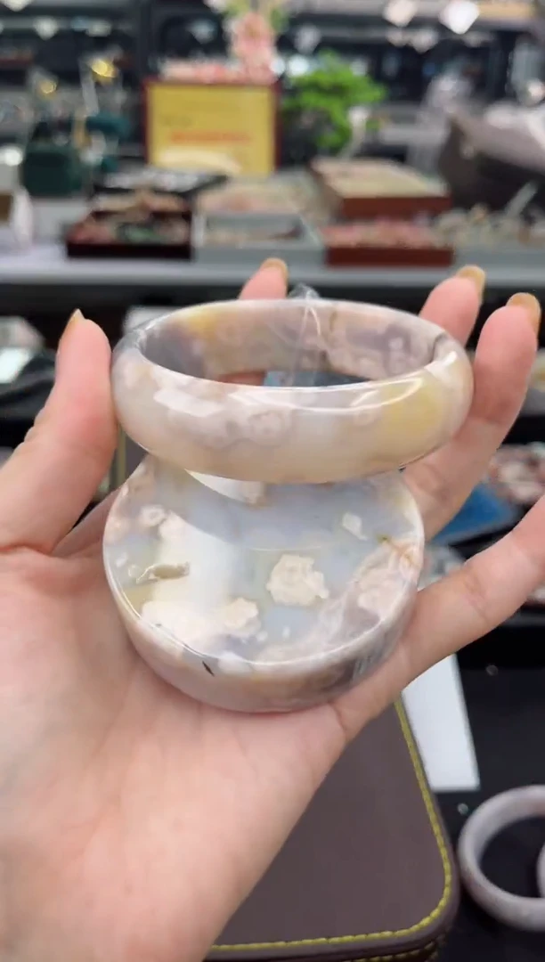 【闪购商品】石英质玉手镯未镶嵌62圈口（赠品镯心）3422230