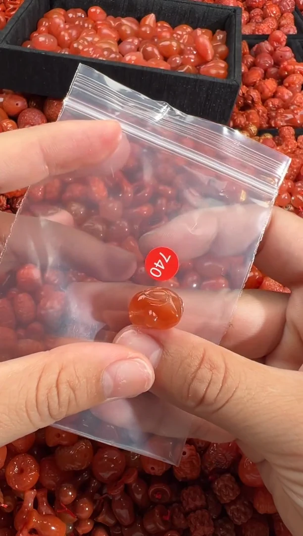 南红玛瑙未镶嵌颈饰1
