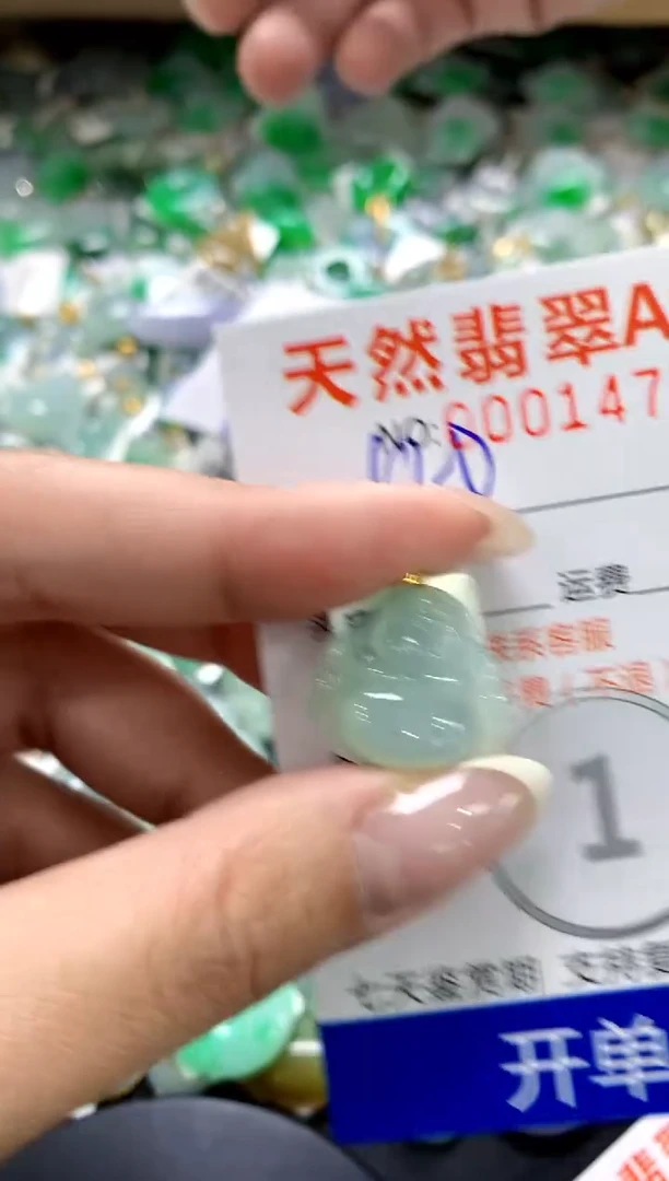 翡翠18K金镶嵌颈饰1111111111111111