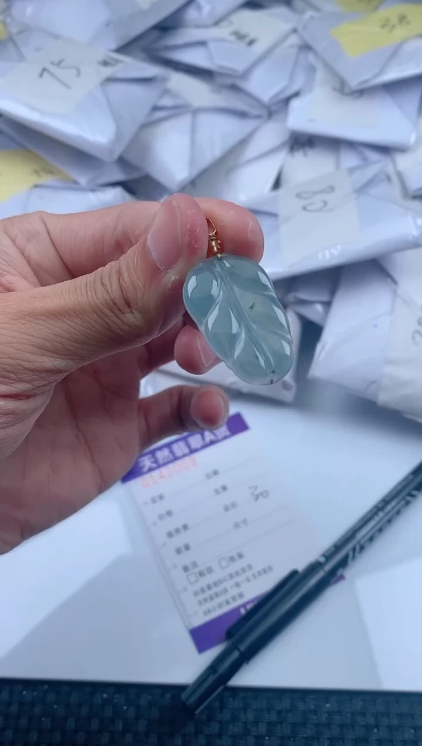翡翠未镶嵌颈饰