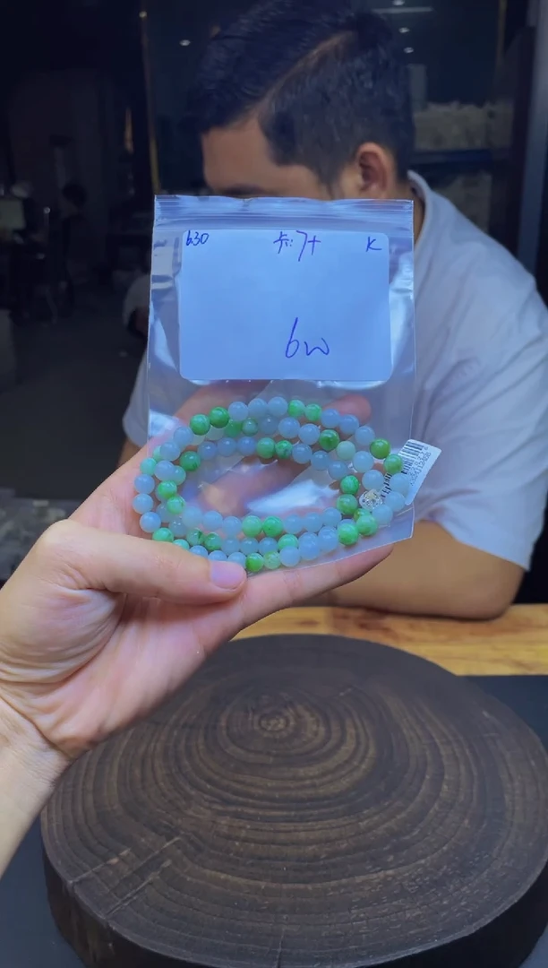 定制翡翠未镶嵌珠串
