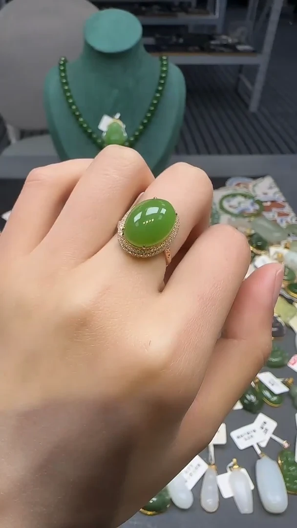 18K金镶嵌戒指和田玉1