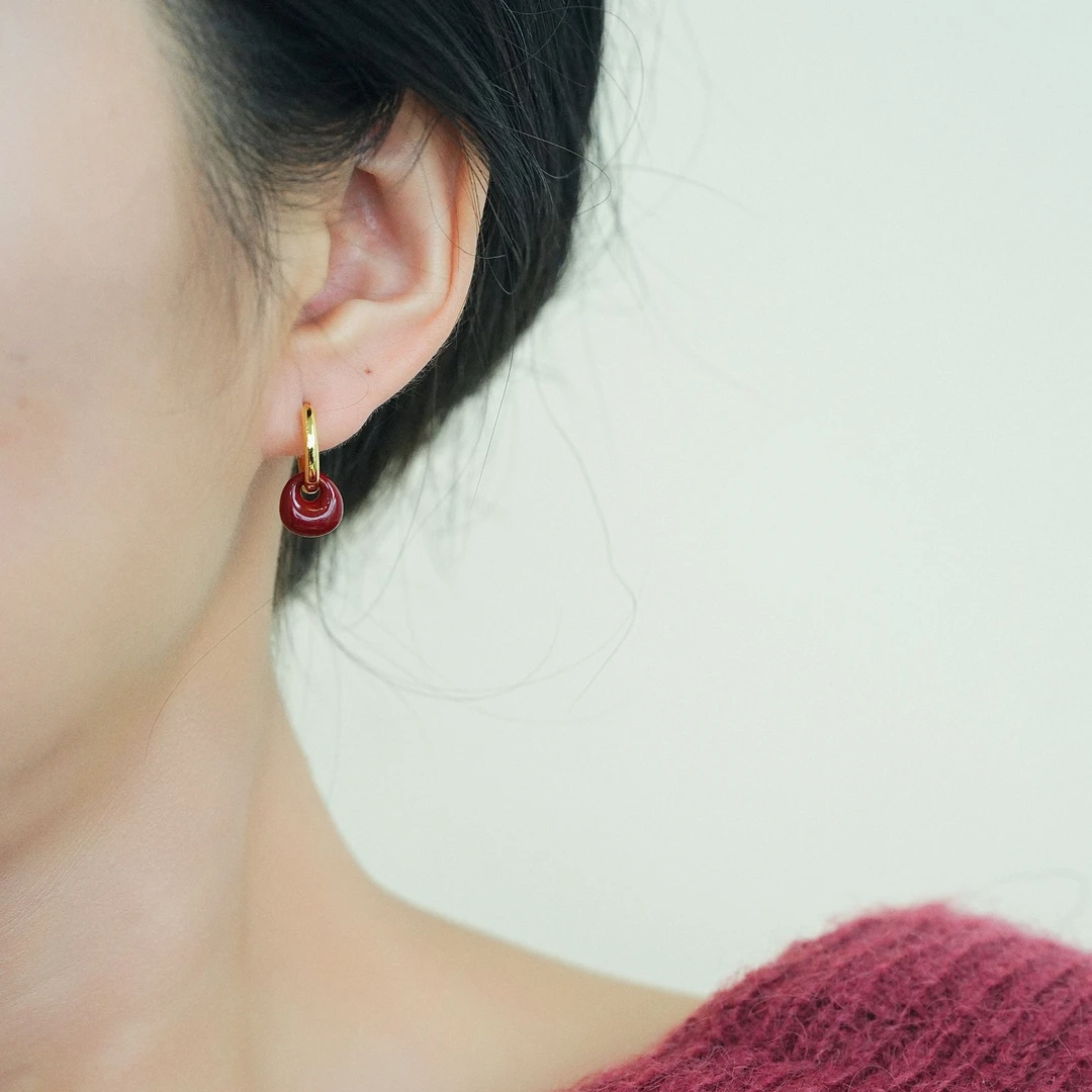 铜合金耳饰 酒红色滴釉平安锁耳环轻奢耳扣2025新款女独特高级感