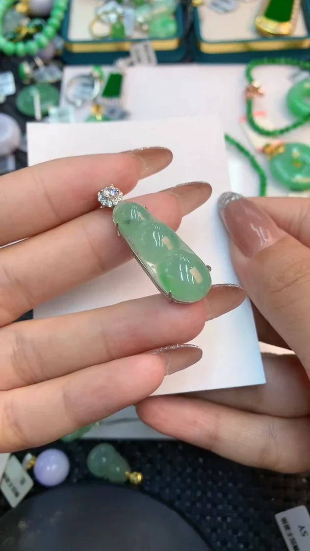 颈饰未镶嵌翡翠1