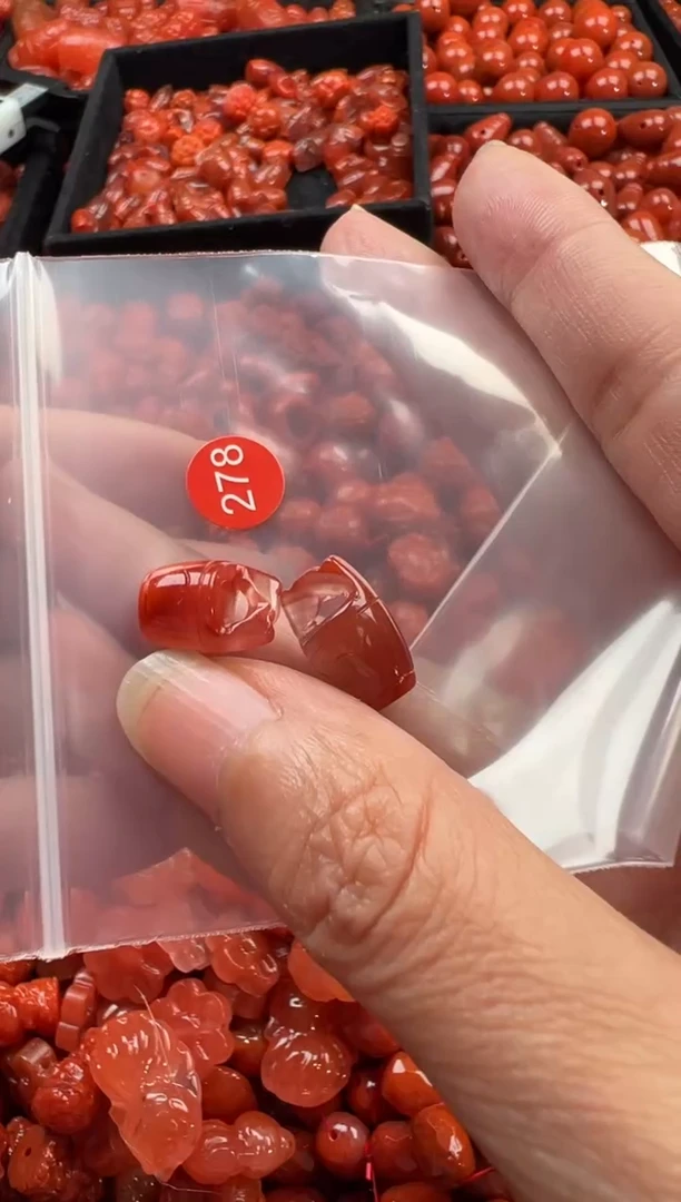 颈饰未镶嵌南红玛瑙1