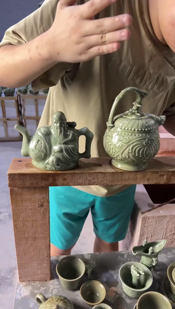 微瑕耀州窑倒流壶（大）+两心壶