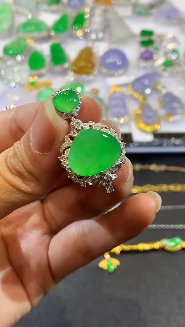 翡翠18K金镶嵌吊坠(不含链)XY3080多样性发其一