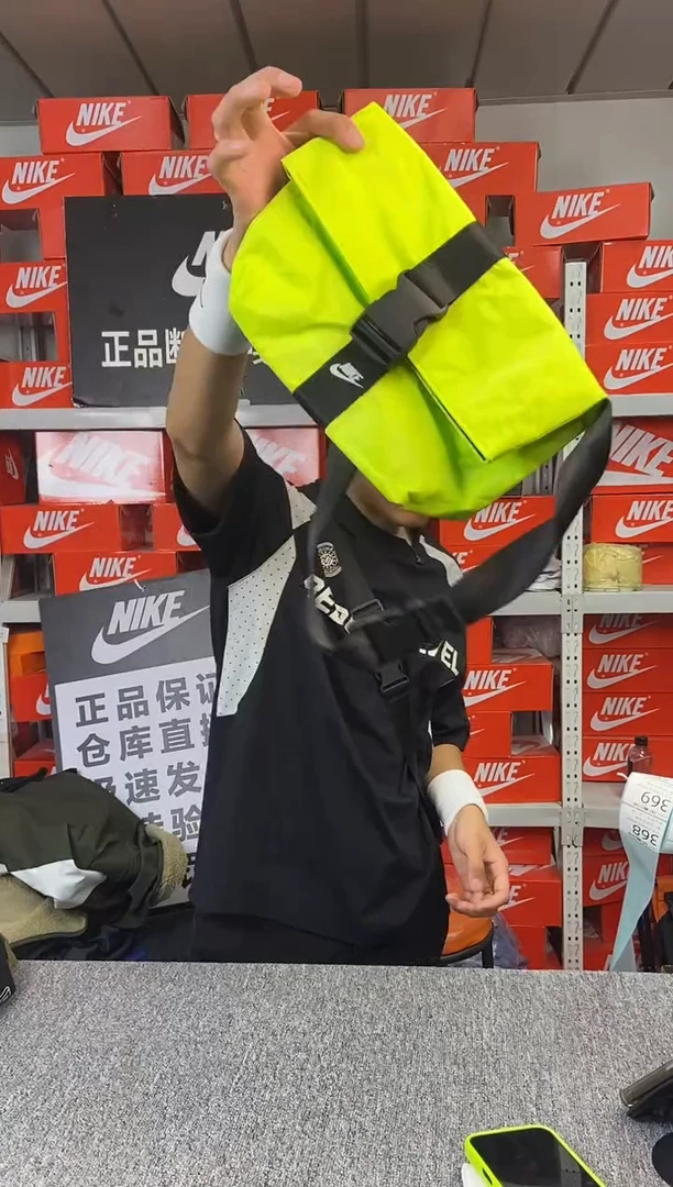 小绿包 瑕疵直播间过款 包装破损