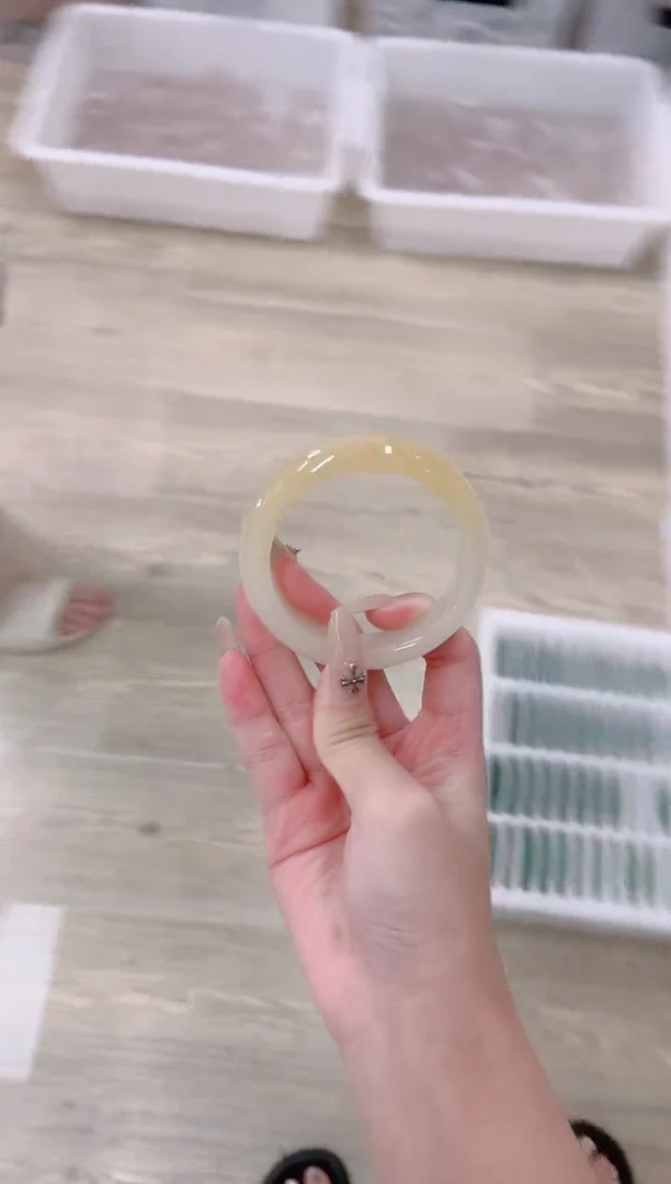 未镶嵌手镯石英质玉293-54黄