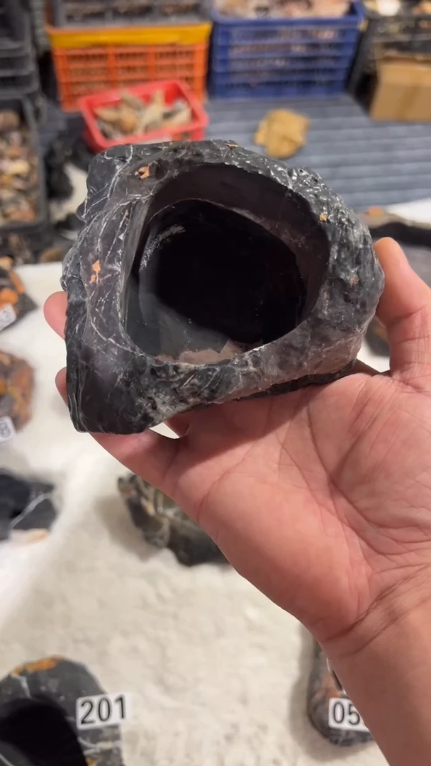看****冠意境典雅砚台烟缸摆件
