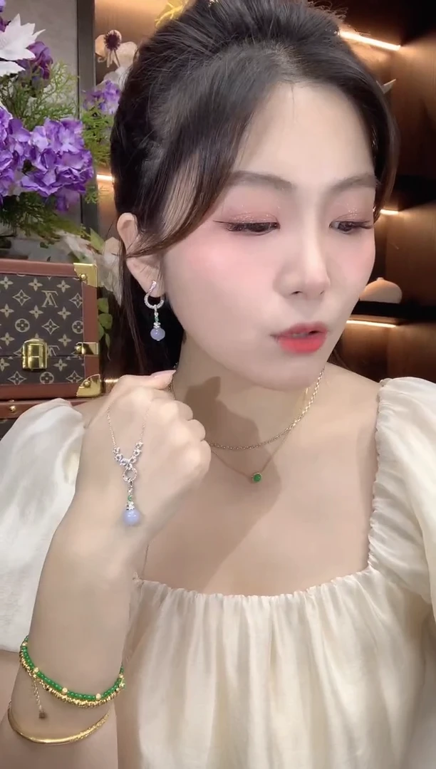 吊坠(不含链)18K金镶嵌翡翠A8翡翠多样性发一件