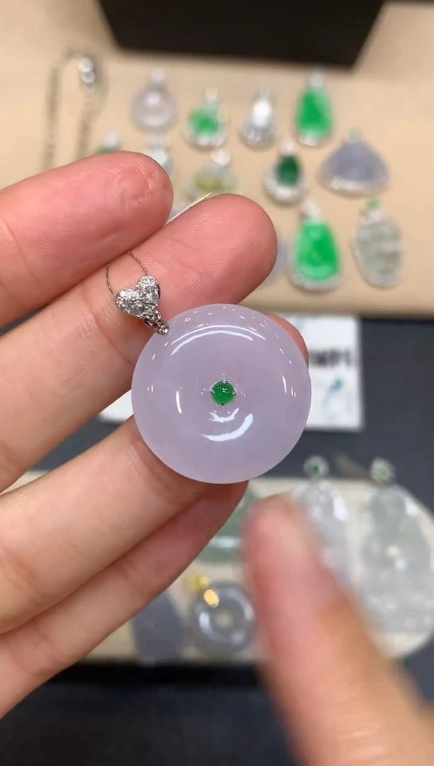 颈饰18K金镶嵌翡翠平安扣【无服务费