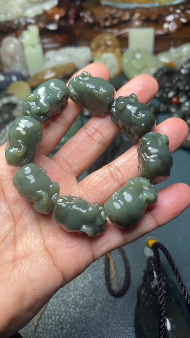 未镶嵌和田玉把件-