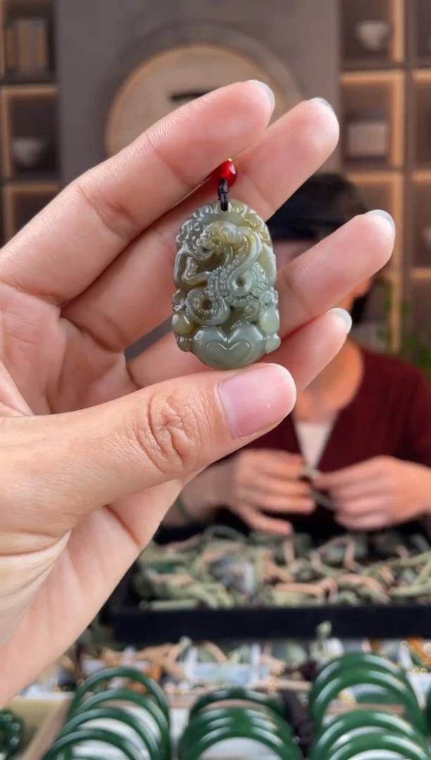 颈饰未镶嵌和田玉拍一发一，拍一发一