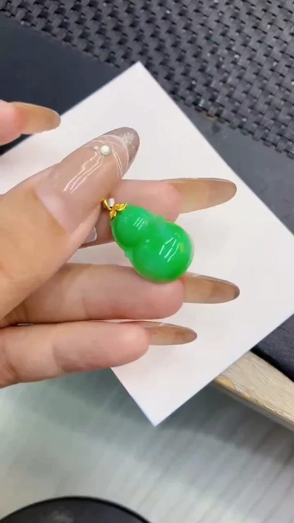 颈饰18K金镶嵌翡翠1
