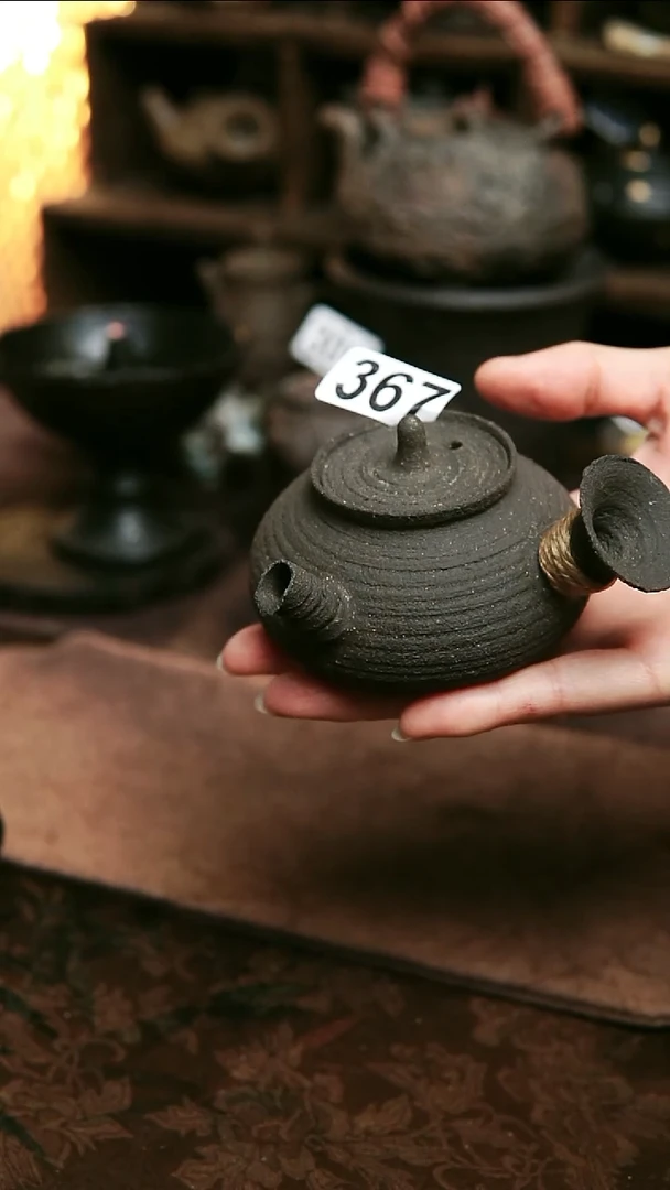 紫砂全手工黑色侧把茶壶125毫升