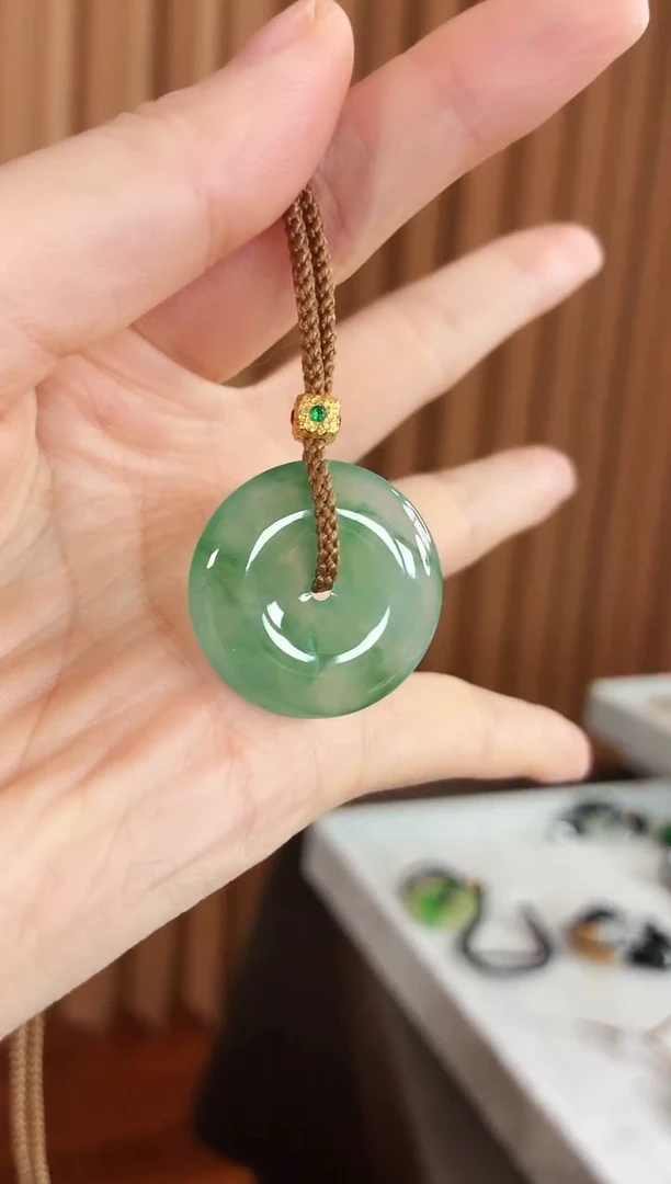 翡翠未镶嵌颈饰吊坠