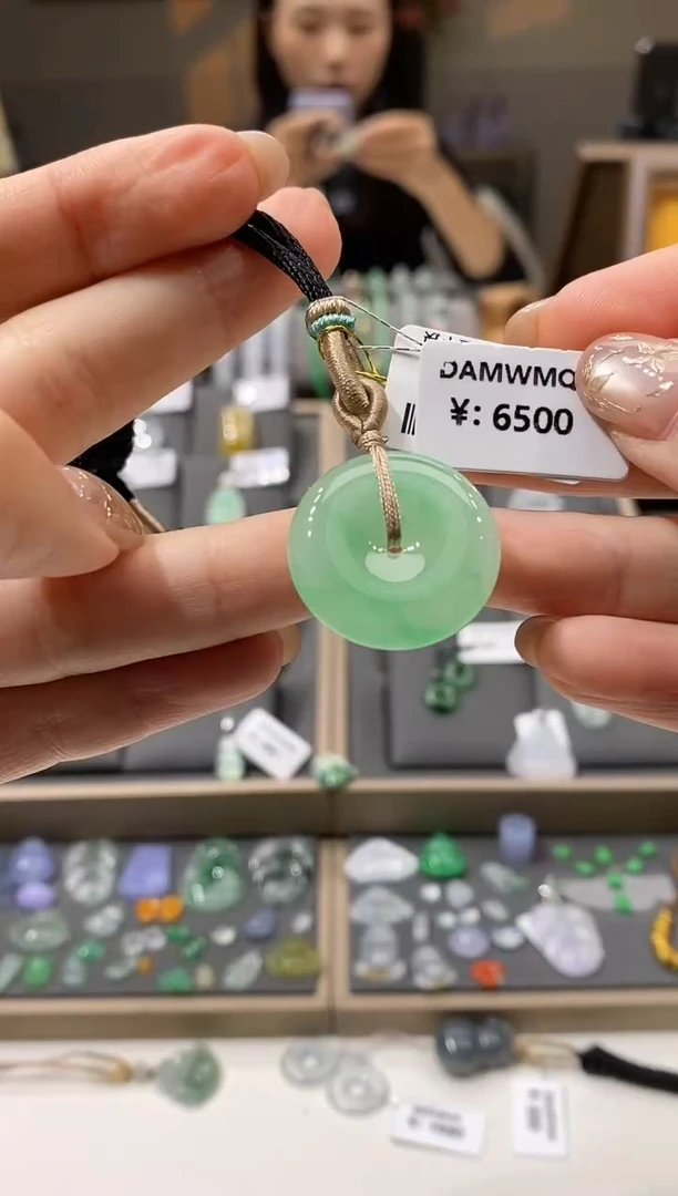 颈饰未镶嵌翡翠平安扣