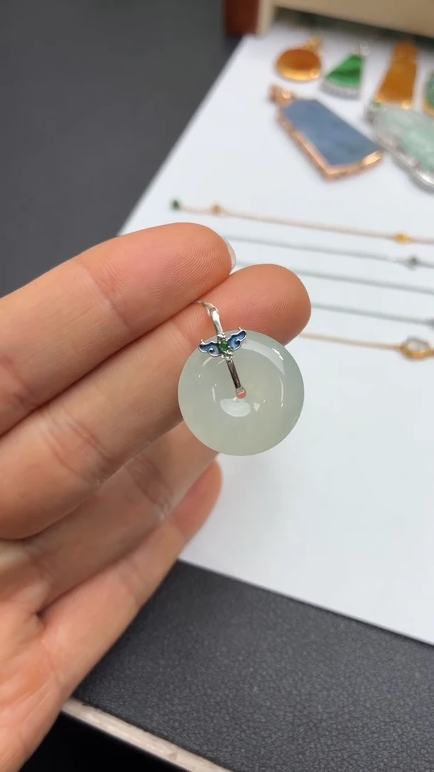 颈饰18K金镶嵌翡翠天然翡翠A货