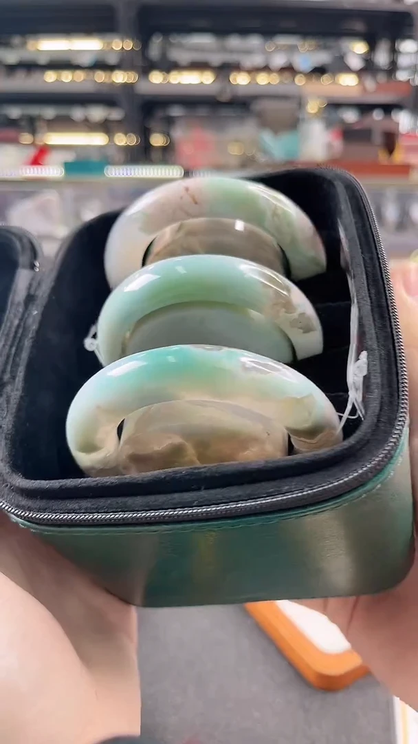 未镶嵌手镯石英质玉瑾圈口（赠品镯心）
