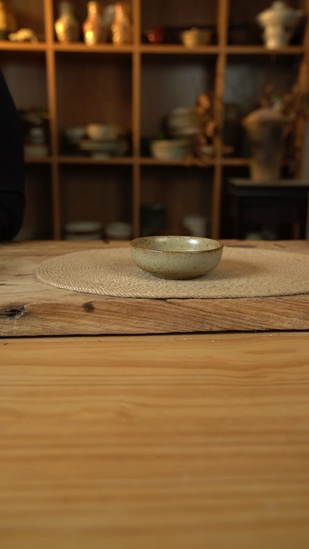 奶奶系列的大号蘸料碟1个