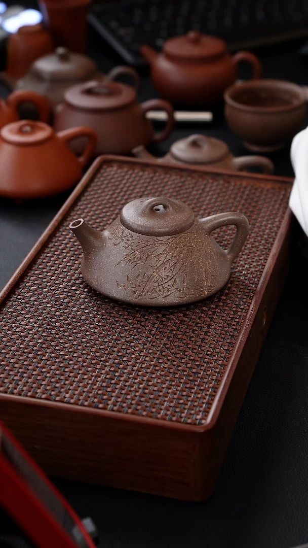 【闪购商品】文瓢竹兰刻绘原矿鲨鱼皮段泥150C紫砂壶