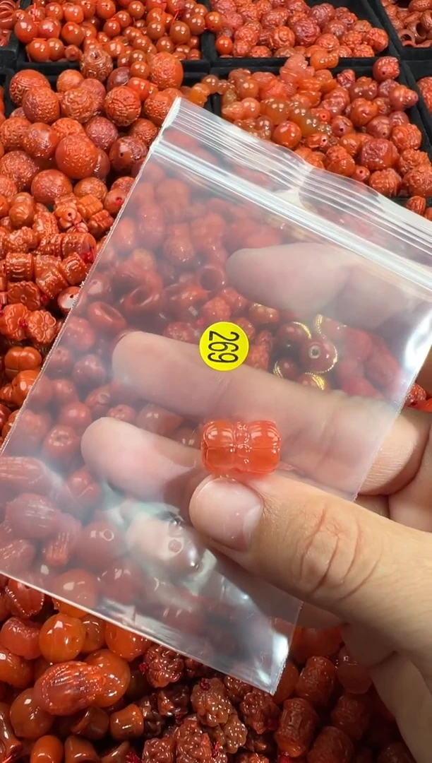 南红玛瑙未镶嵌颈饰1