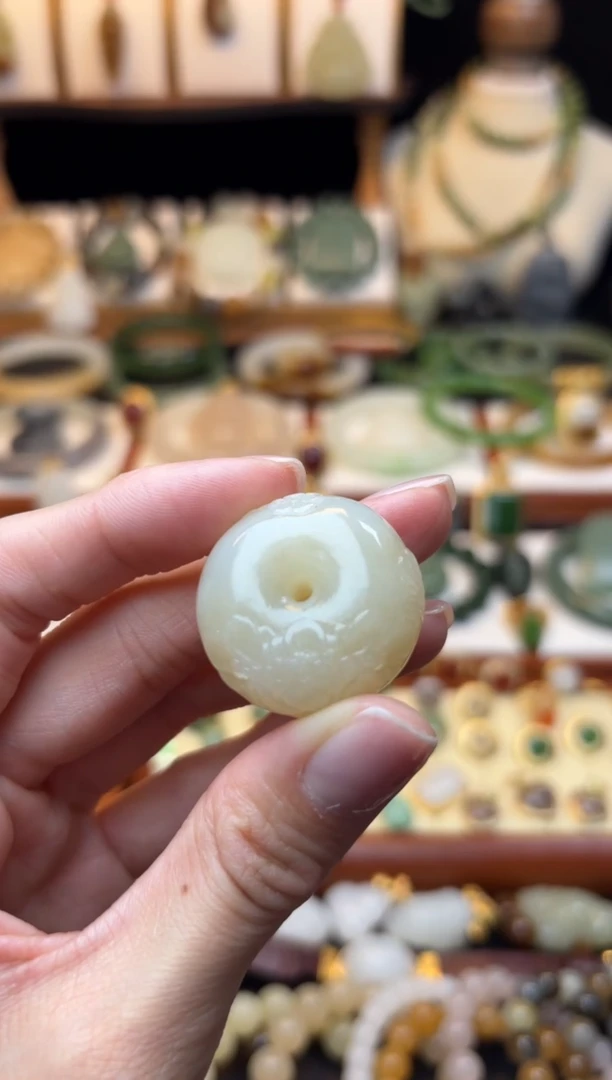 【闪购商品】和田玉挂件未镶嵌微瑕放漏