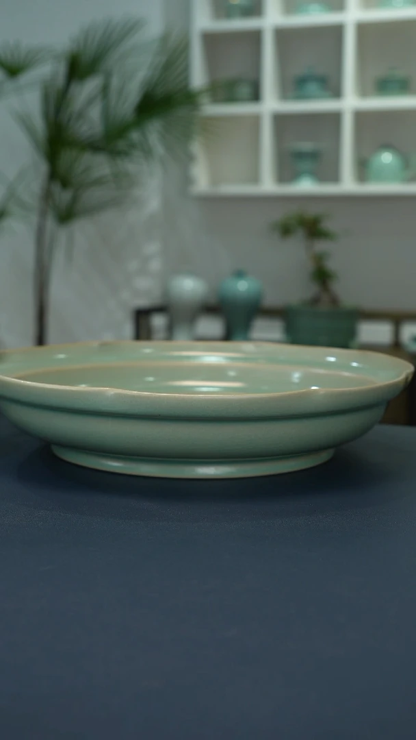 瓷片不**话葵口大盘子      洁