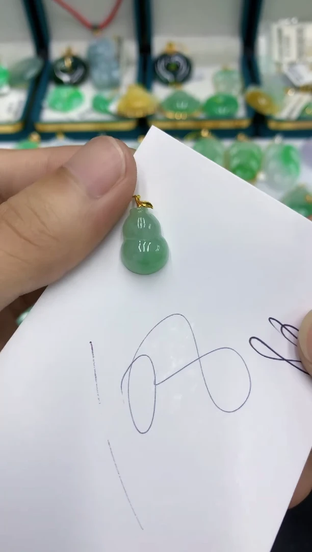 翡翠18K金镶嵌颈饰翡翠