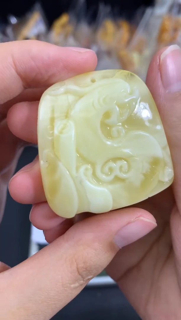 蜜蜡未镶嵌珠宝奇石1